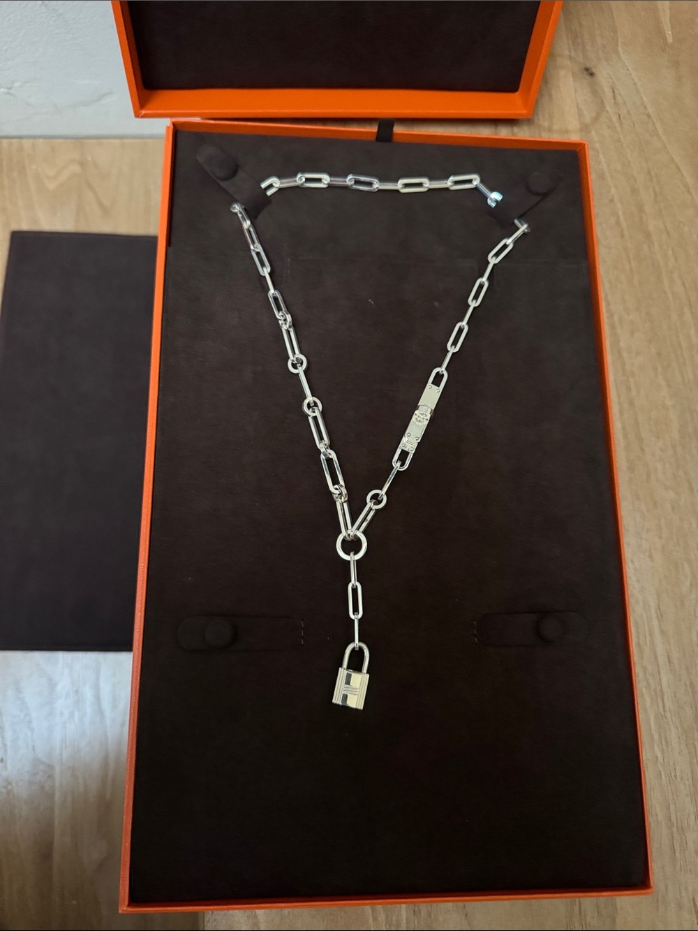 Hermès kelly necklace with box,  receipt and completely un-used